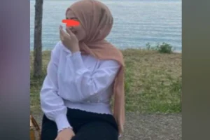 Türbanlı Esin