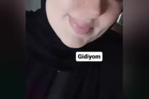 Türbanlı Yaramaz Kız