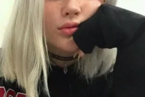 Beyaz Saçlı Hatun Kucakta Fena Zıplıyor