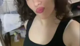 Kıvırcık saçlı güzel çok sağlam arşivi