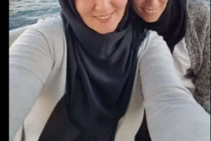 Türbanlı Sevenler İçin Dostlar 25 dk