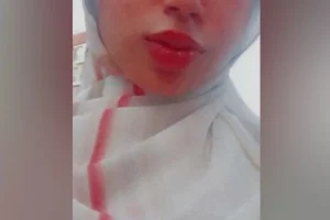 Türbanlı kızın arşivi