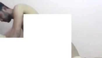 Yavaş Öyle Girmez Deyip Eliyle Sokuyor