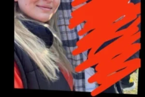 Yengeyle Liseli Eteği Fantezisi Yapıyor