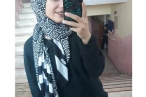 Türbanlı karısı elayı domaltıp siktikten sonra üstüne beline boşalıyor