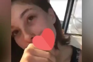 Uludağ'a çıkarken teleferikte sevgilisini boşaltıyor