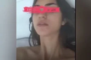 Yüzü açık pembe amcıklı hatun