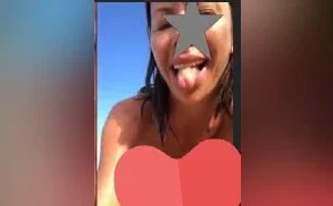 Bir zamanların televizyon ünlüsü Taner Tolga abimiz otel odasında kızıl saçlı bir mature düşürmüş