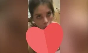 Biraz muhabbet ve kısa seks görüntüleri