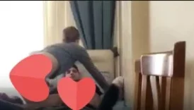Eve atılan z kuşağı k*şarlarından biri s*k üstünde kıvranıyor
