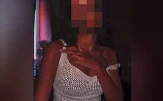 Fıstık gibi esmer kızı bi güzel yalayıp çatır çatır sikiyor