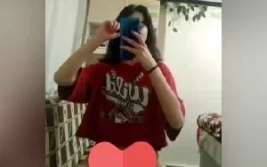 Genç kız neler neler yapıyor bol video
