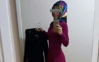Genç kızın kıyafet denemeleri