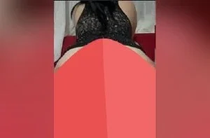 Halı bile serilmemiş yatak ve Hande azgını yeter
