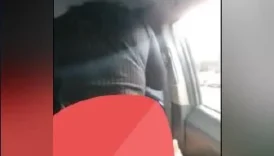 İş Arkadasi Ceren'i Eve Birakmadan Önce Arabada Beceriyor