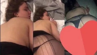 Kız çok tatlı bir şekilde erkeğine itaat ederken
