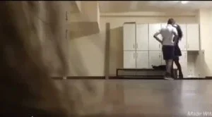 öğretmeni erkek öğrencisini soyunma odasına çağırıp ilişkiye giriyor efsane