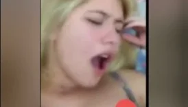 Sarışın 23lük Baharın kilodunu yana sıyırıp sikiyor