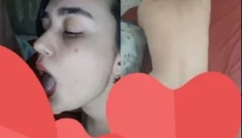 Sevgilisiyle sikişen koca memeli merve fena sakso çekiyor