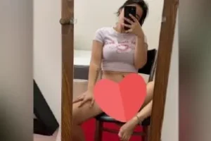 Takipçimiz 19 Yaşındaki Hala Kızının Onlyfans Hesabına Denk Gelmiş