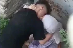 Türbanlı Hatun Sokakta Sakso Çekip Oynaşıyor