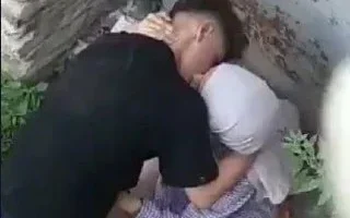 Türbanlı Hatun Sokakta Sakso Çekip Oynaşıyor