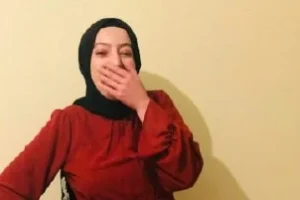 Türbanlı Yengeniz Kucakta
