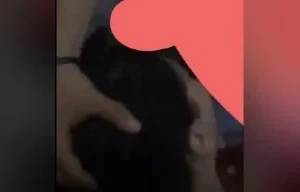 Abi kardeş aralarına kızı almış sikiyorlar. Abideki keyif süper bira sigara içip sikti
