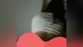 Ama hatun yarrağın üzerinde çok güzel kıvırıyor onu diyeyim