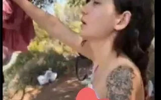 Ayakta köklenirken birden çekilen ”şey zaten offf.” deyip yediği yarağın etkisiyle cümlesini unutan Ayşen