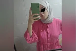 Azgın türbanlı kızın arşivi