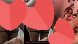 Doggy’de kırmış beli vermiş amcığı rahatça, eleman dayanamayıp içine boşalıyor ve yarrağı çıkarırken, ”ya peçeteğğğğ”’ diye kız sesleniyor