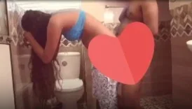 Halasını Banyoda Sıkıştırıp Zorla Sikiyor