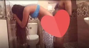 Halasını Banyoda Sıkıştırıp Zorla Sikiyor