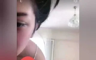 Kaşar herkesin önünde nasıl domaldığını gösteriyor