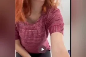 Kızıl milf E*e Gencer kendini bosaltıyor