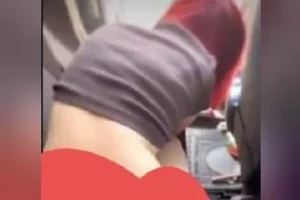 Kızıl saçlı kızı arabada çok fena sıkıyorlar güzel inliyor