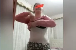 Kızın geniş arşivi kaçırmayın