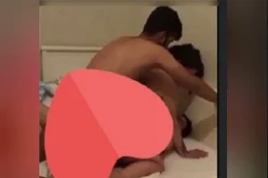 Mahallenin gençleri tek bir karıya giriyor