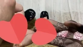 Şeftalisi kömür karası olmuş hatunu atmış yatağa hem arkalı önlü sert ve tutkulu beceriyor ki