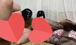 Şeftalisi kömür karası olmuş hatunu atmış yatağa hem arkalı önlü sert ve tutkulu beceriyor ki