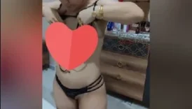 Sikişirken bari takılarını çıkar be ablacım