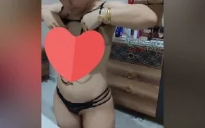 Sikişirken bari takılarını çıkar be ablacım