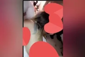 Siyah saçlı grup azgını Türk seksi kevaşe kankalarını o gün evinde grup sikişe topluyor
