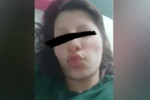 Snapte soyunan türbanlı genç kız