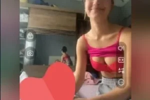 Tatlı kızın videoları