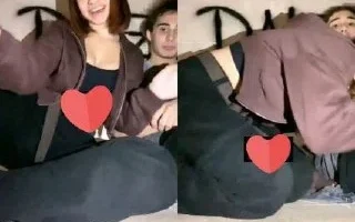 Tiktokçu kız yayında sevgilisine sakso çekiyor