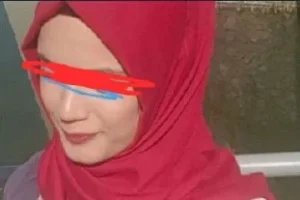 Türbanlı hatun Esra'nın çok geniş arşivi