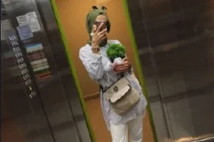 Türbanlı kızın çok geniş arşivi