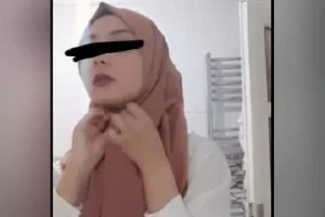 Türbanlı tatlı kız